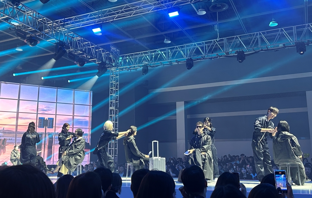 Departamento de K-Beauty Cibernético de la HUFS, evento Junohair Show para comprender las tendencias de belleza globales